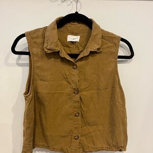 Lou & Grey Tan Sleeveless Button-Down Shirt